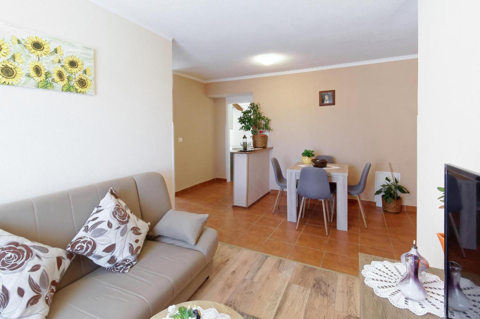 Apartments Viola By Rent Istria Momjan Exterior foto
